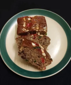 Kiss Me Cake rich in dates and carrots